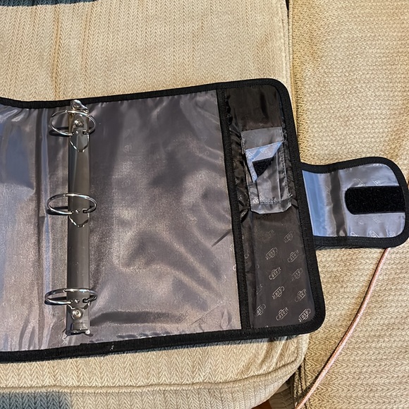 Case-it Open Tab Velcro Closure 2” School Binder 5-Color Tabbed Expanding file - Picture 6 of 13